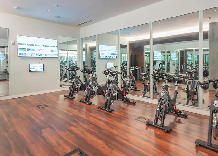 Oasis 1bd With Pool Gym & Parking Apartment