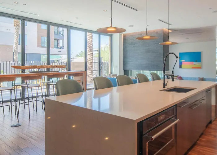 Oasis 1bd With Pool Gym & Parking Apartment